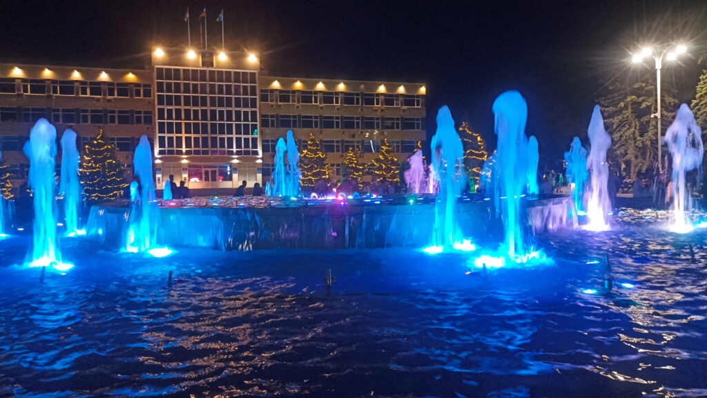 Поющие фонтаны в Центральном сквере